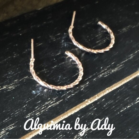 Alquimia Jewelry - Dainty minimalist mini hoops rose gold